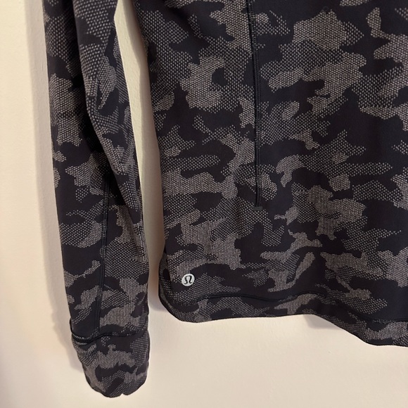 Lululemon women’s camo pullover - Picture 4 of 11